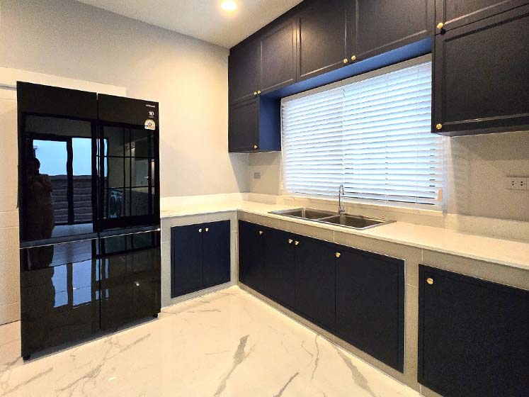 House with Shared Pool in Bangnatrad 